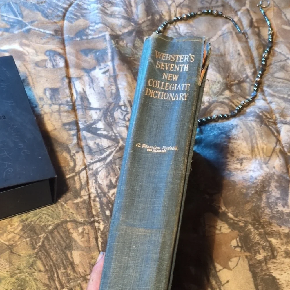 Webster's Seventh New Collegiate Dictionary